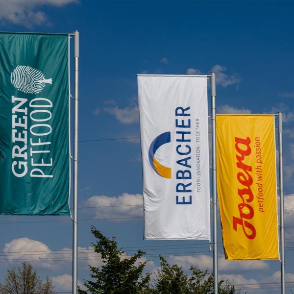 Fahnen von drei Marken der Erbacher food family.